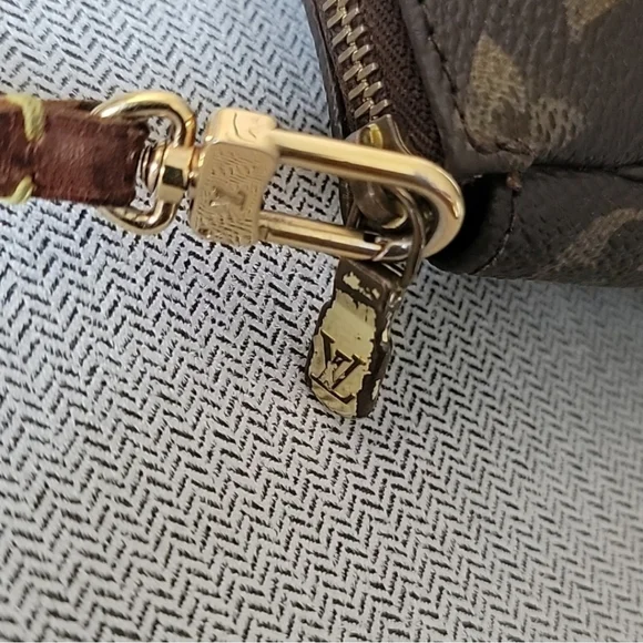 Louis Vutton Monogram Pochette Bag - Picture 7 of 8